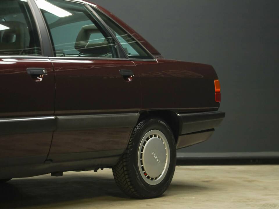 Image 7/50 de Audi 100 - 2.3E quattro (1990)