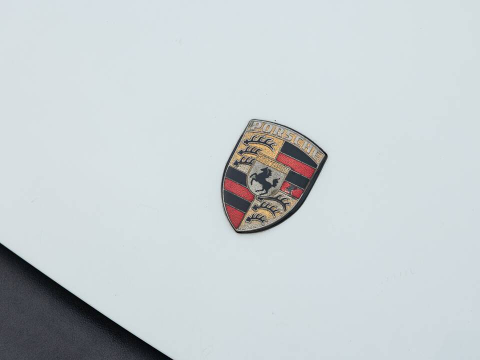 Afbeelding 22/45 van Porsche 911 Carrera 3.2 (WTL) (1988)