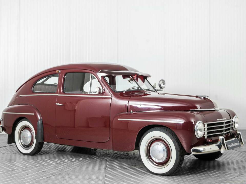 Image 5/50 of Volvo PV 444 (1953)