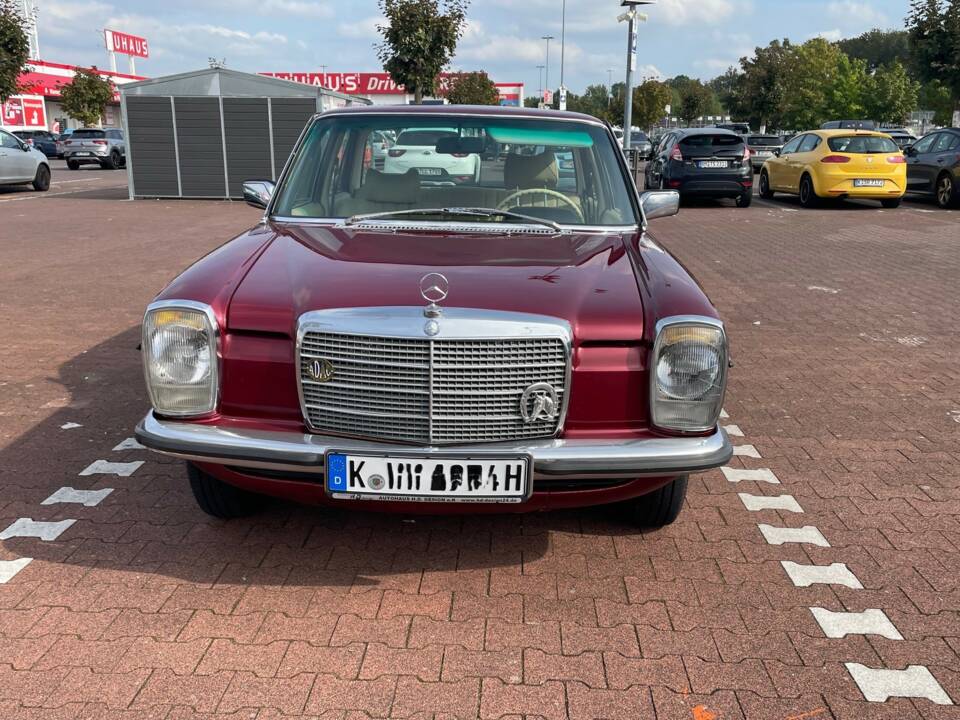 Imagen 3/21 de Mercedes-Benz 220 D (1974)