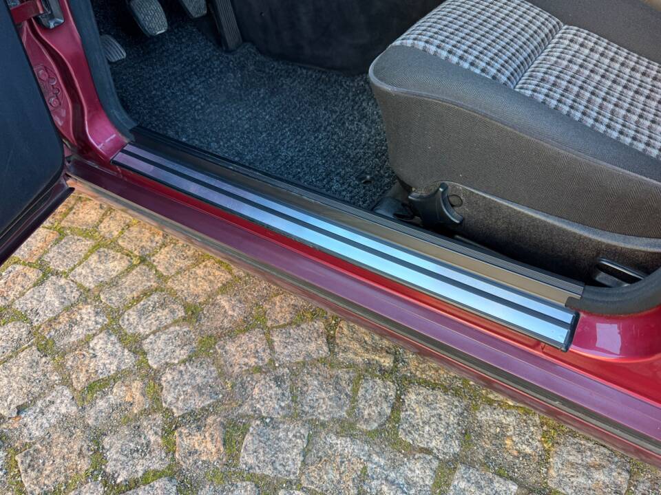 Immagine 30/75 di Mercedes-Benz 230 E (1992)
