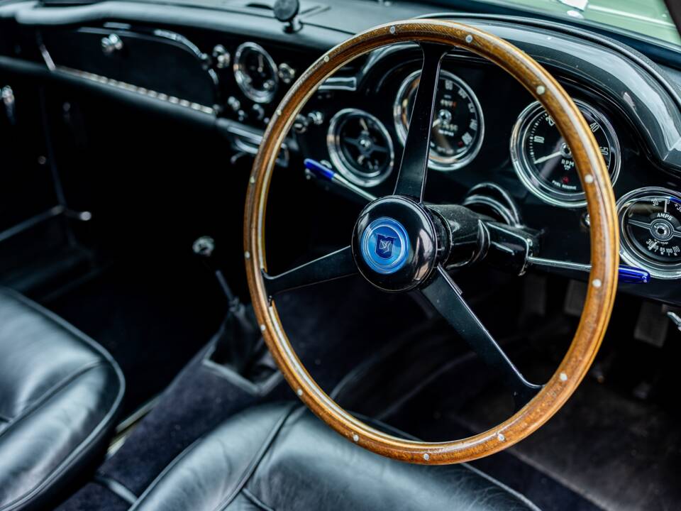 Image 36/50 de Aston Martin DB 4 (1960)