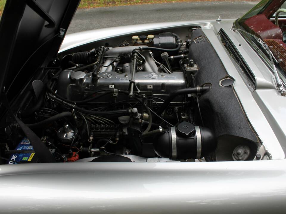Image 15/17 of Mercedes-Benz 280 SL (1970)