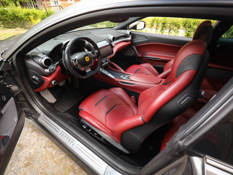Immagine 15/61 di Ferrari GTC4Lusso (2017)