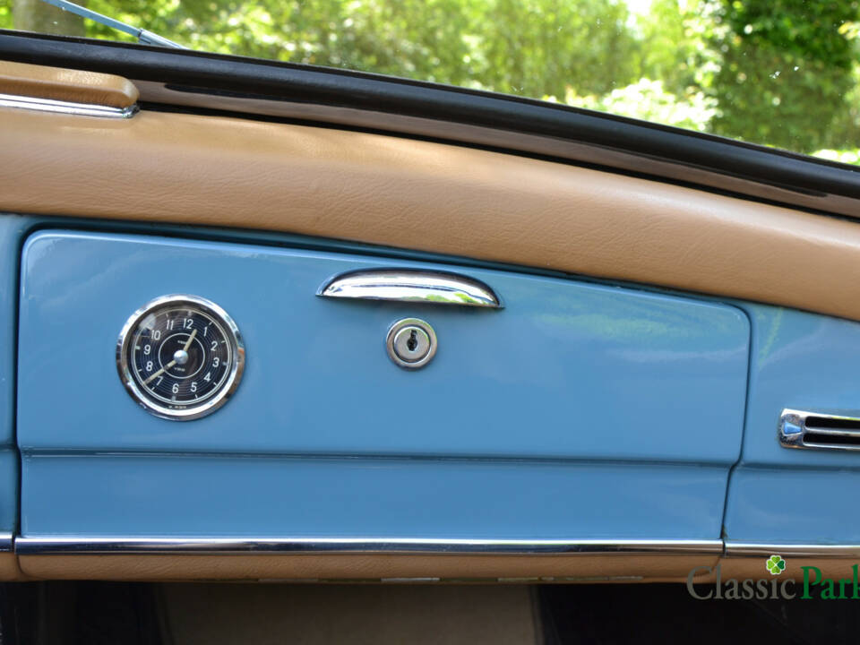 Image 39/50 of Mercedes-Benz 190 SL (1961)