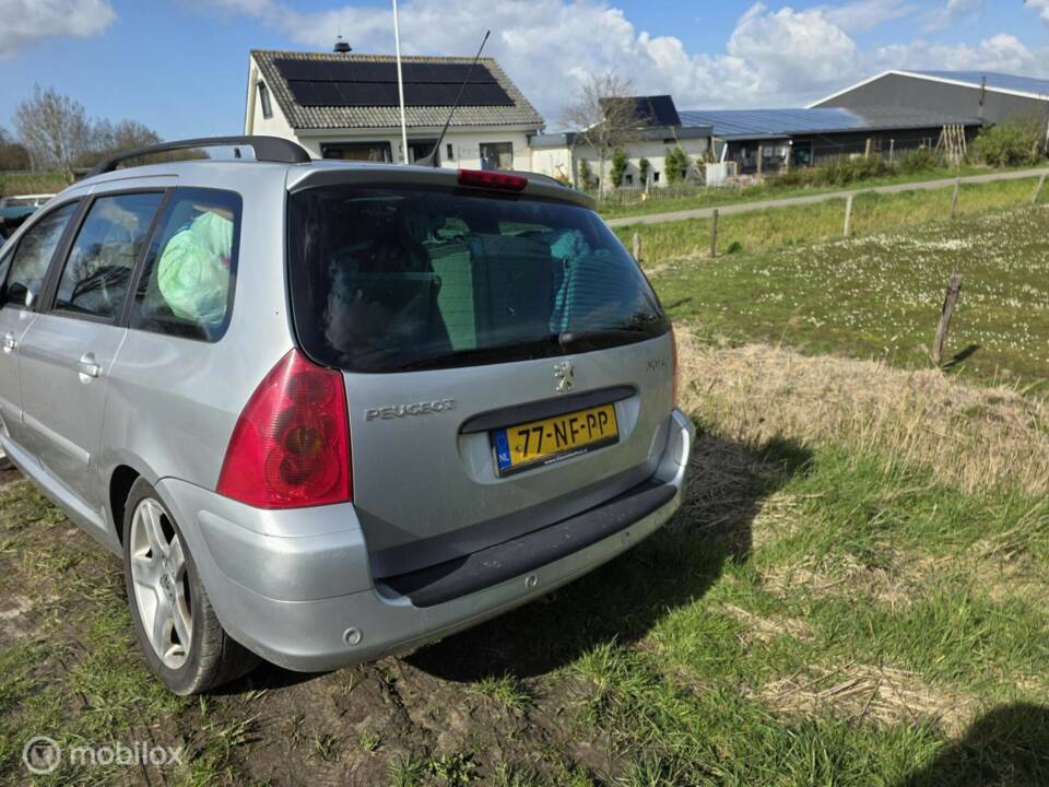 Bild 5/13 von Peugeot 307 CC 2.0i (2003)