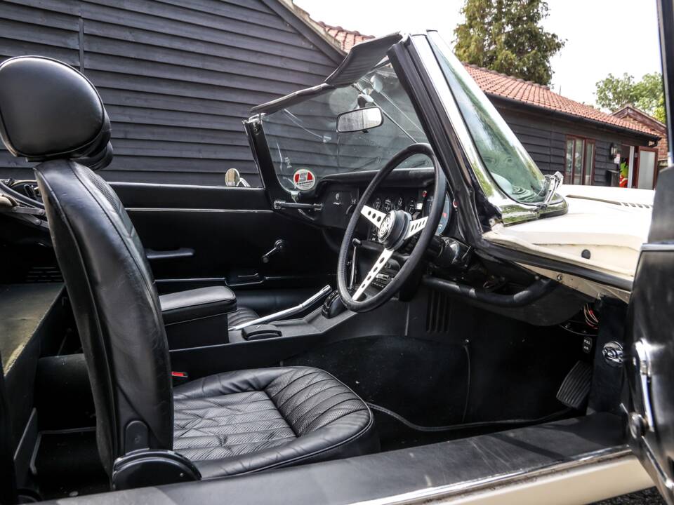 Bild 25/41 von Jaguar E-Type V12 (1972)