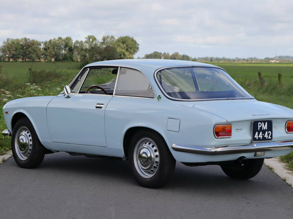 Immagine 2/50 di Alfa Romeo Giulia 1600 Sprint GT Veloce (1967)