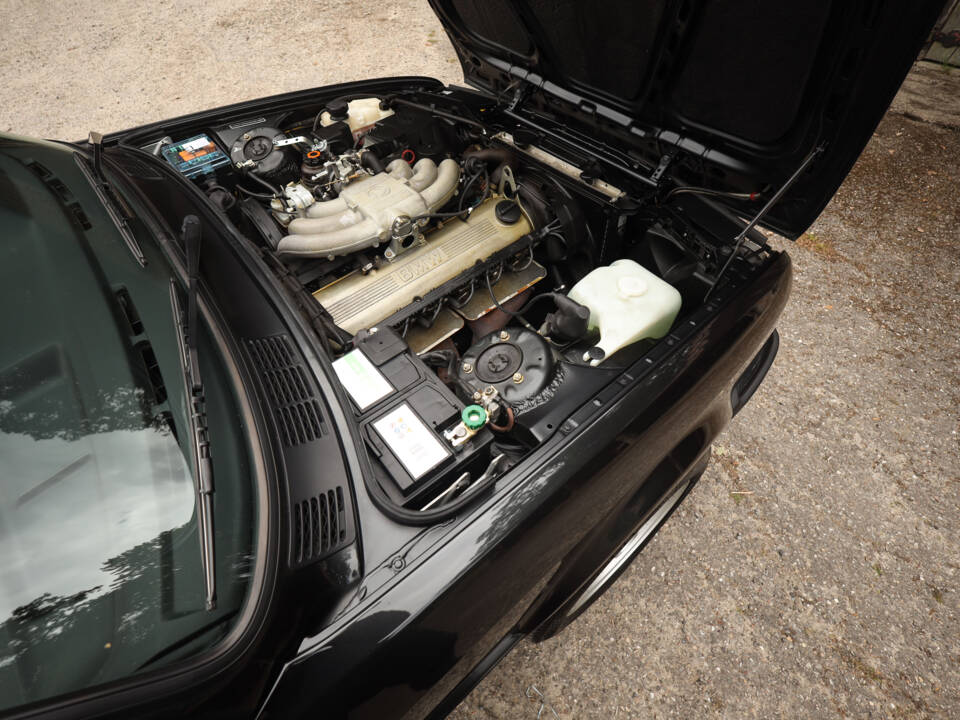 Image 29/83 de BMW 325i (1990)