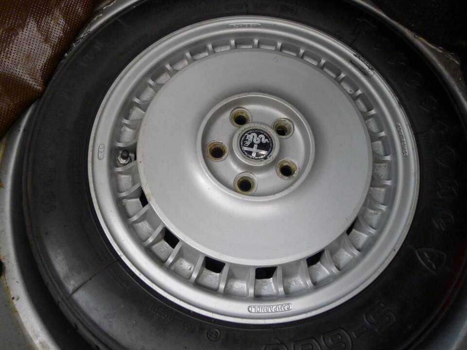 Bild 18/42 von Alfa Romeo GTV6 3.0 (1985)