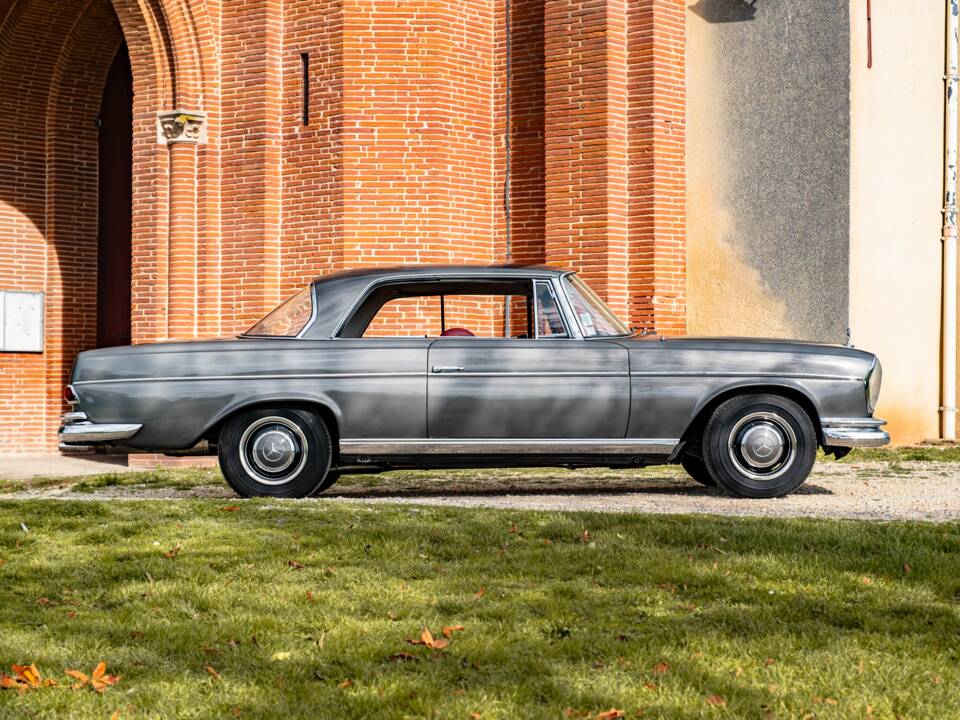 Image 6/86 of Mercedes-Benz 300 SE (1965)