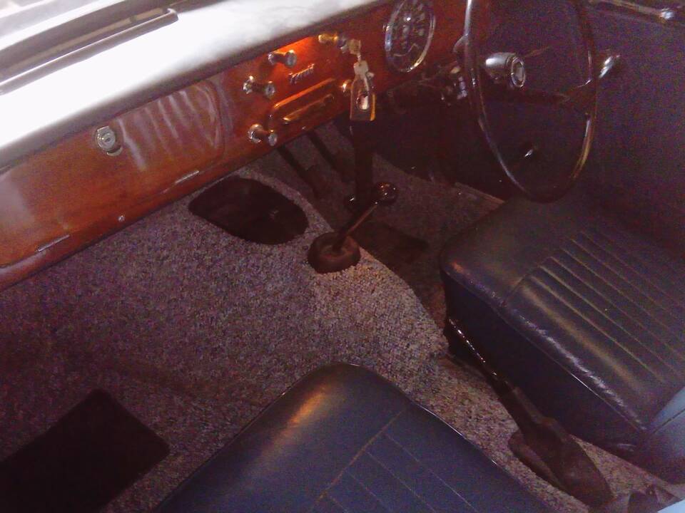 Image 66/93 of Triumph Herald 1200 (1964)
