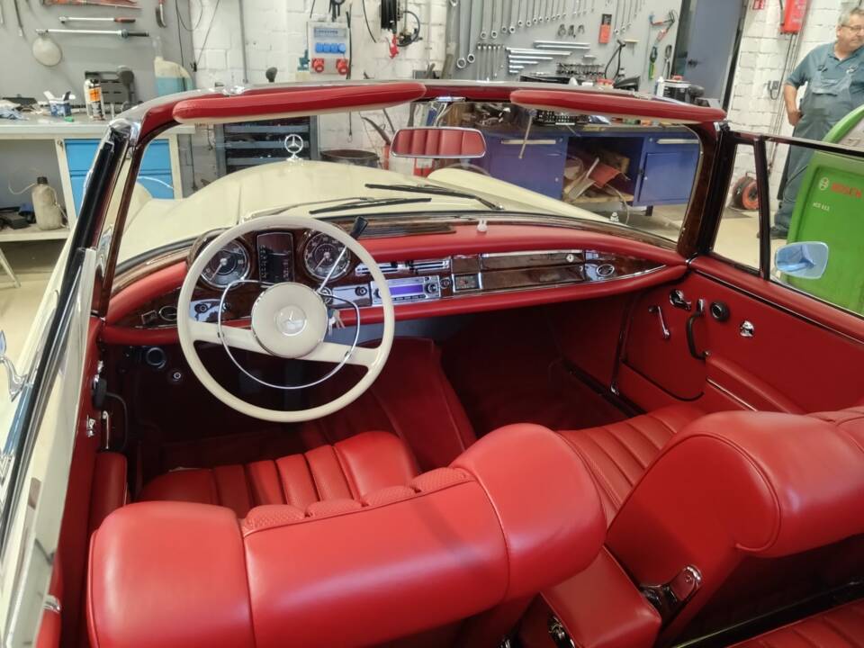 Immagine 2/9 di Mercedes-Benz 300 SE (1967)