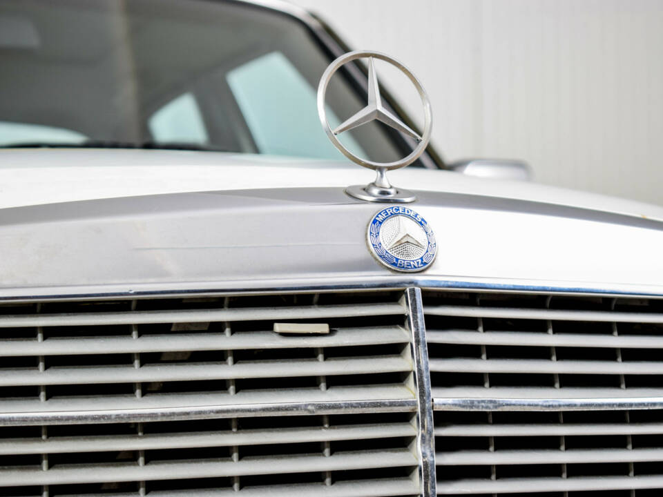 Immagine 39/46 di Mercedes-Benz 240 D (1982)