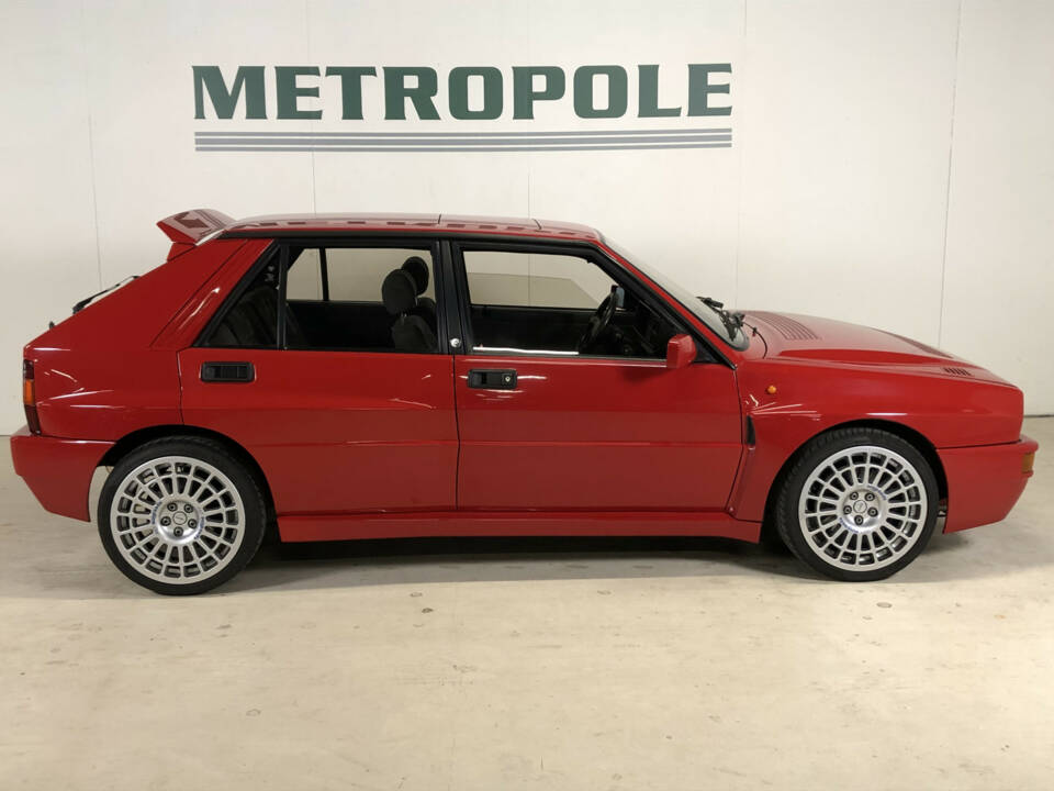 Image 2/33 of Lancia Delta HF Integrale Evoluzione I (1992)