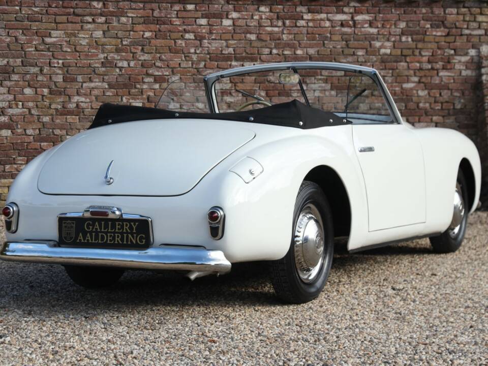 Imagen 2/50 de SIMCA 8 Sport (1950)