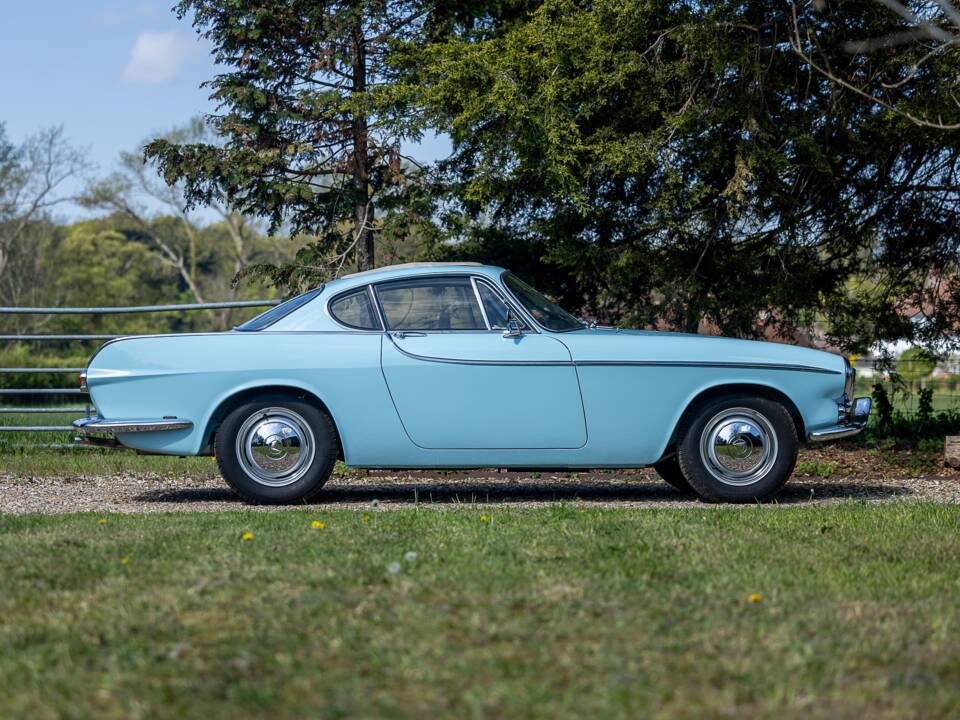Image 24/50 of Volvo 1800 S (1964)