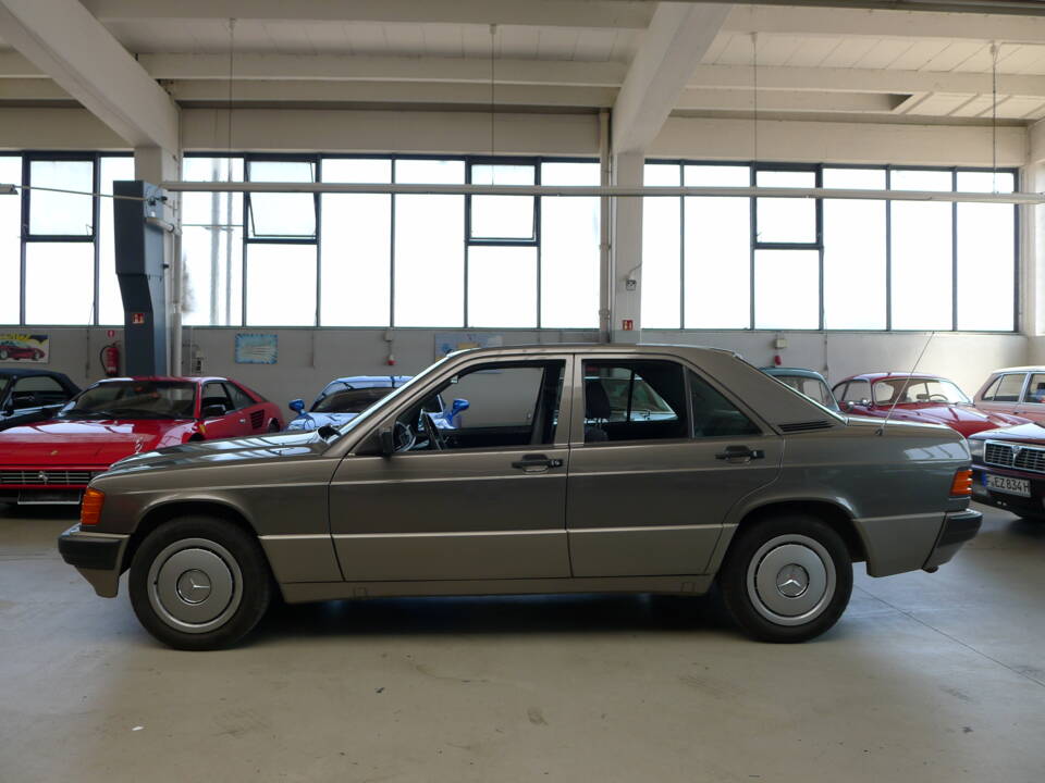 Image 19/34 de Mercedes-Benz 190 E 1.8 (1991)
