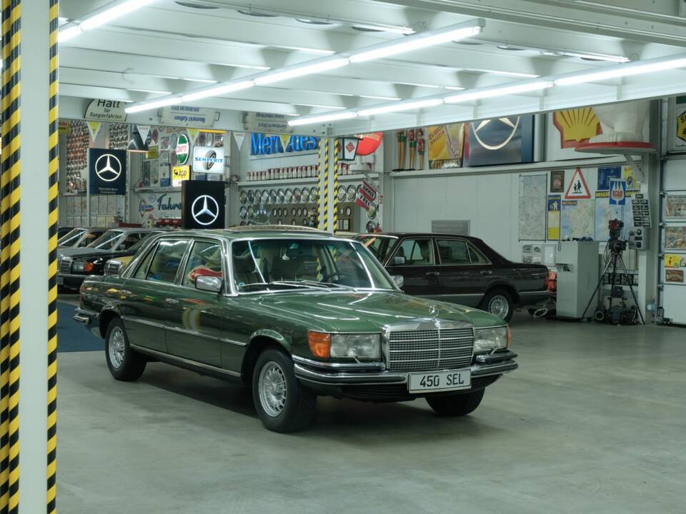 Image 16/50 de Mercedes-Benz 450 SEL 6,9 (1975)