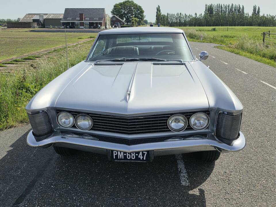 Image 3/8 of Buick Riviera Coupe (1963)