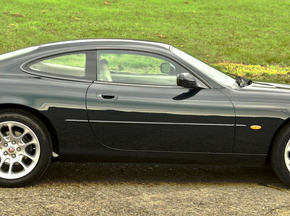 Image 6/50 of Jaguar XKR (2000)