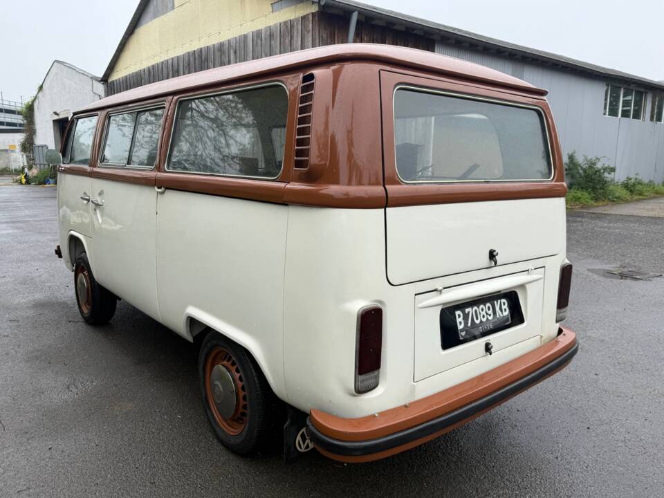 Bild 3/18 von Volkswagen T2b Kleinbus (1979)