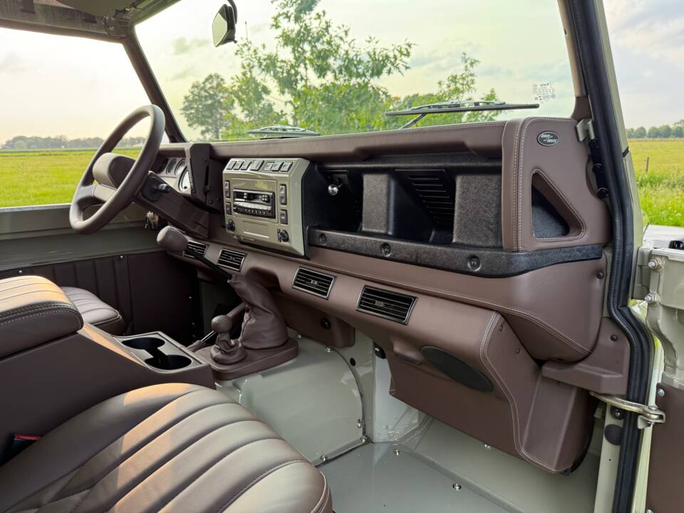 Bild 6/21 von Land Rover Defender 110 (2005)