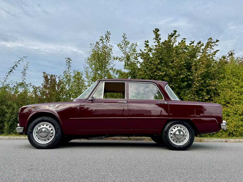 Image 4/24 of Alfa Romeo Giulia 1300 Super (1972)
