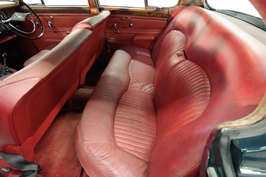 Image 14/29 of Jaguar S-Type 3.4 (1966)