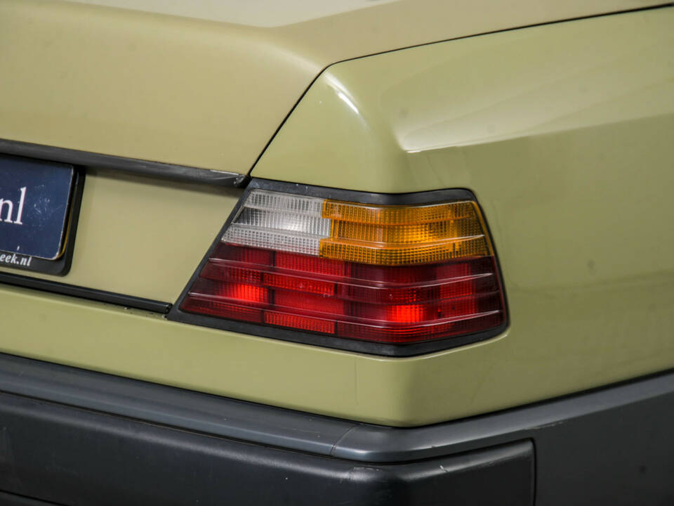 Image 30/50 de Mercedes-Benz 200 D (1986)