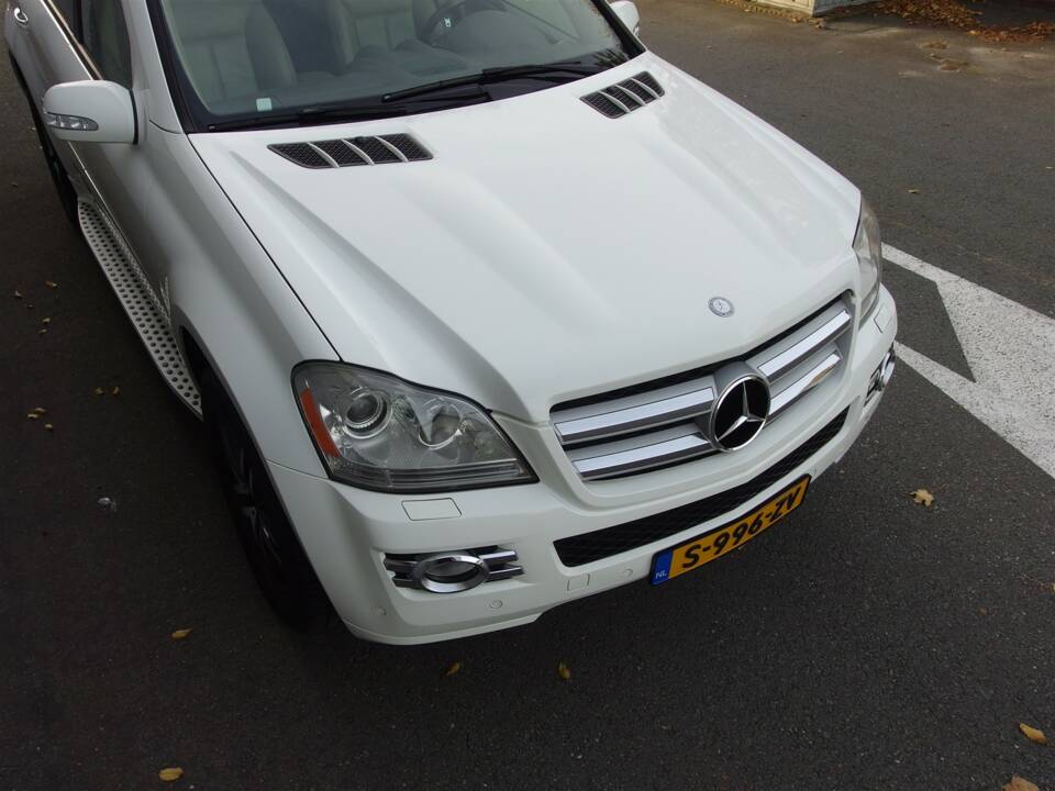 Bild 9/98 von Mercedes-Benz GL 450 4MATIC (2007)