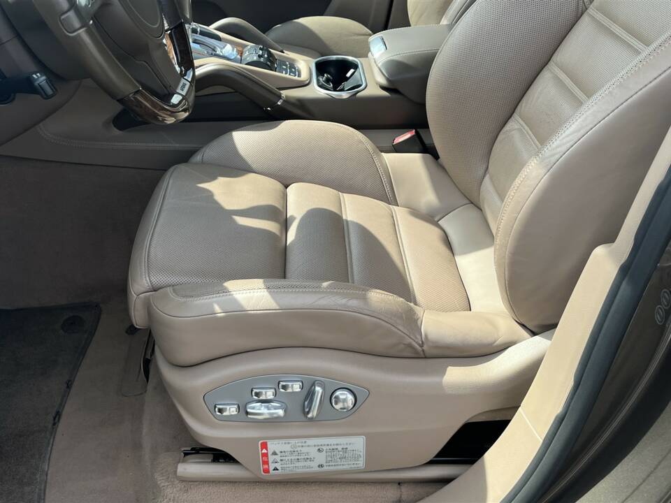 Image 12/51 de Porsche Cayenne Turbo (2011)