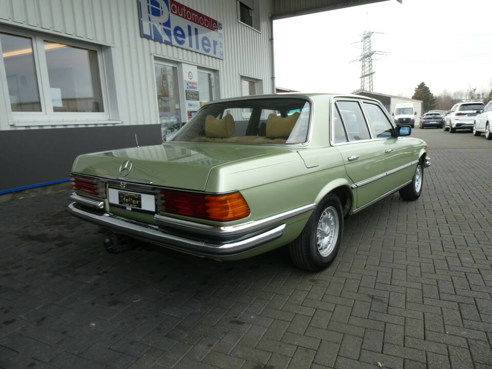 Immagine 4/21 di Mercedes-Benz 350 SE (1977)