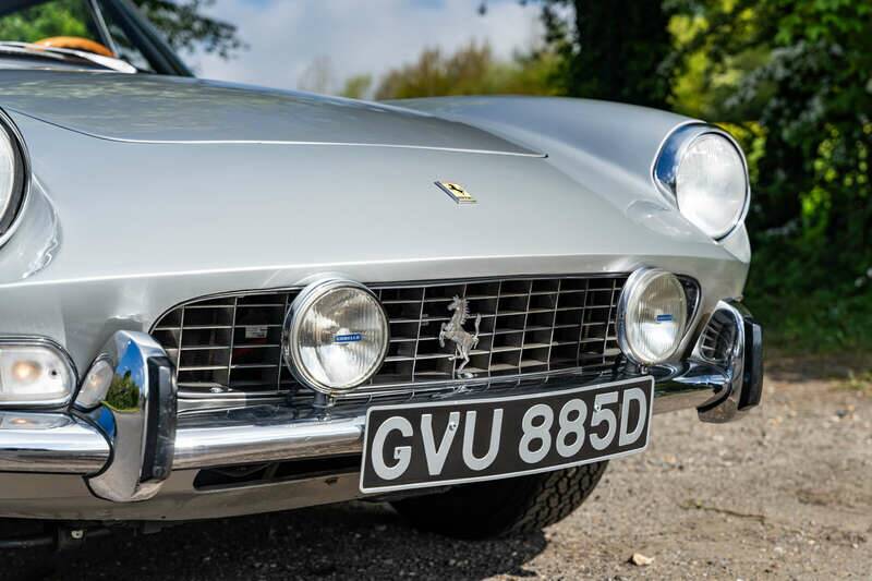 Image 33/49 de Ferrari 330 GT 2+2 (1966)