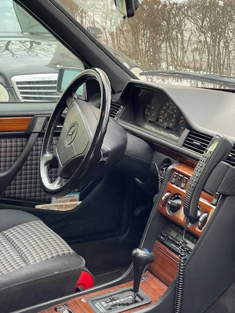 Afbeelding 23/74 van Mercedes-Benz 220 TE (1993)