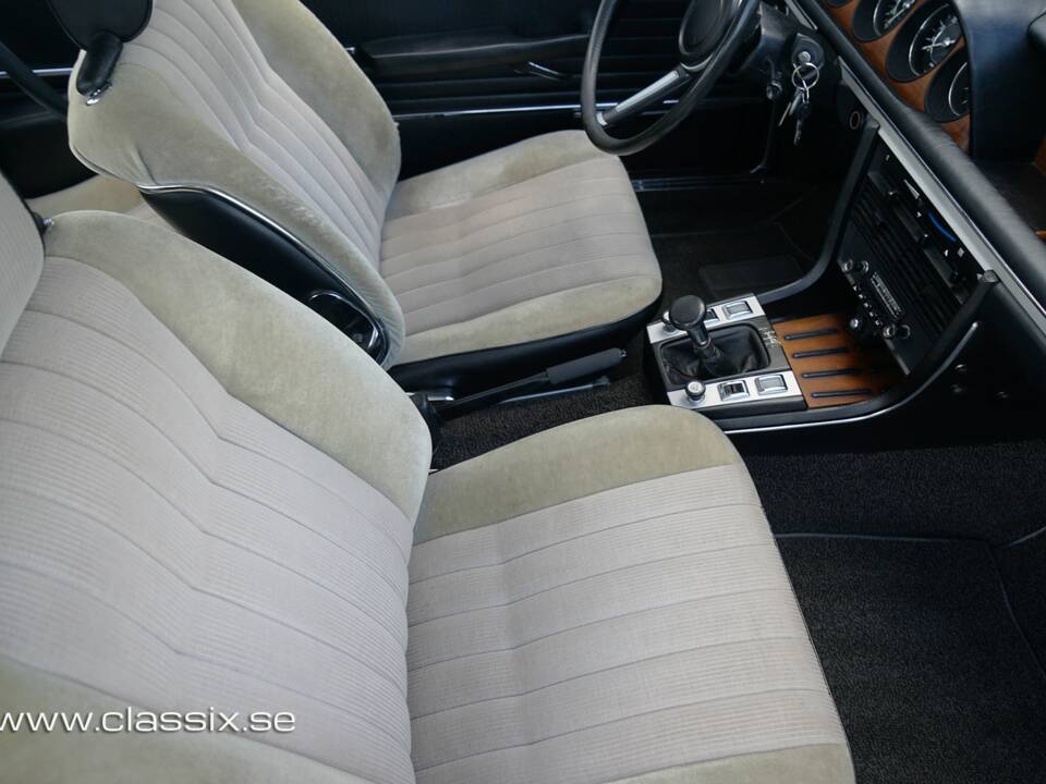 Image 28/32 of BMW 3.0 CS (1972)
