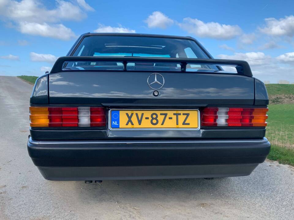 Immagine 7/8 di Mercedes-Benz 190 E 2.6 (1990)