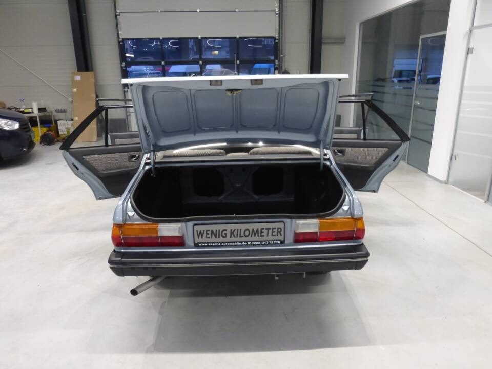 Bild 21/24 von Peugeot 305 (1986)