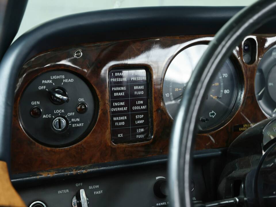 Image 23/48 of Rolls-Royce Corniche I (1980)