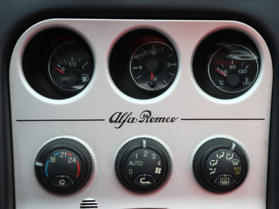 Image 38/50 of Alfa Romeo Spider 3.0 V6 24V (2001)
