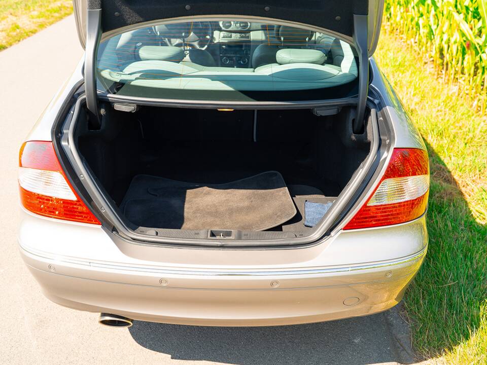 Image 45/49 of Mercedes-Benz CLK 280 (2006)