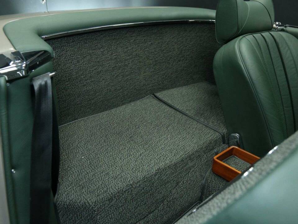 Image 25/50 de Mercedes-Benz 280 SL (1970)