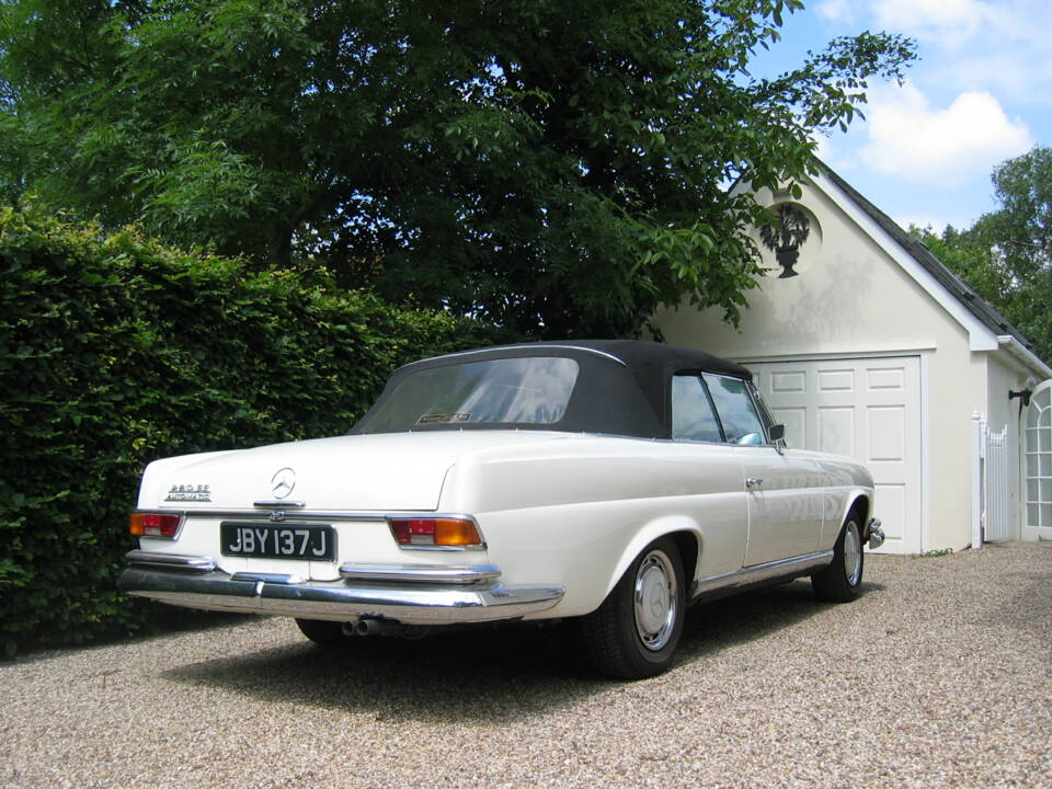 Image 2/4 of Mercedes-Benz 280 SE (1968)