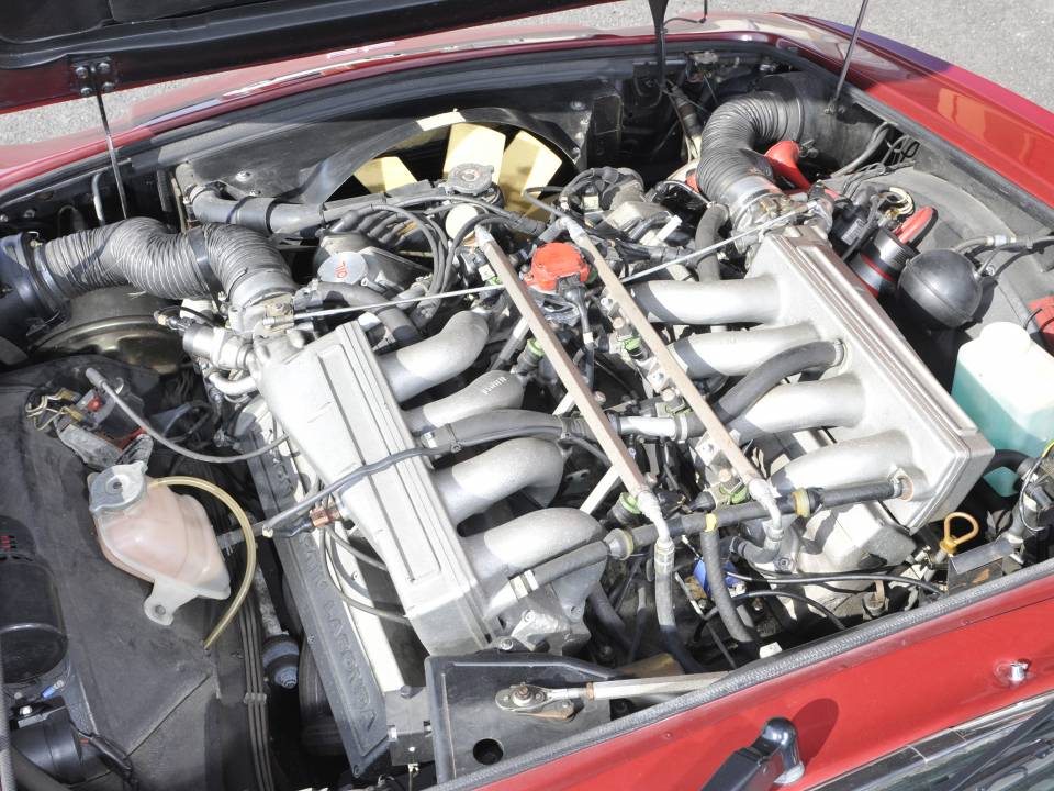 Bild 25/26 von Aston Martin V8 Volante (1988)