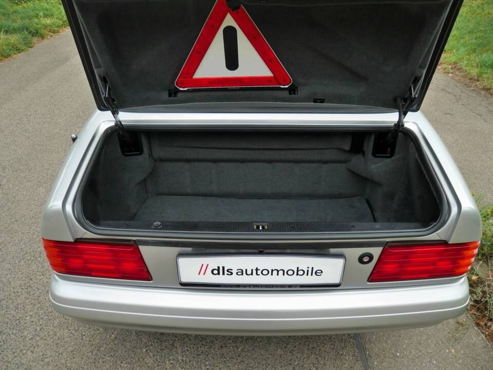 Image 22/50 of Mercedes-Benz SL 500 (1900)
