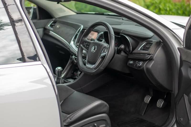 Image 2/10 of Vauxhall VXR8 GTS (2015)