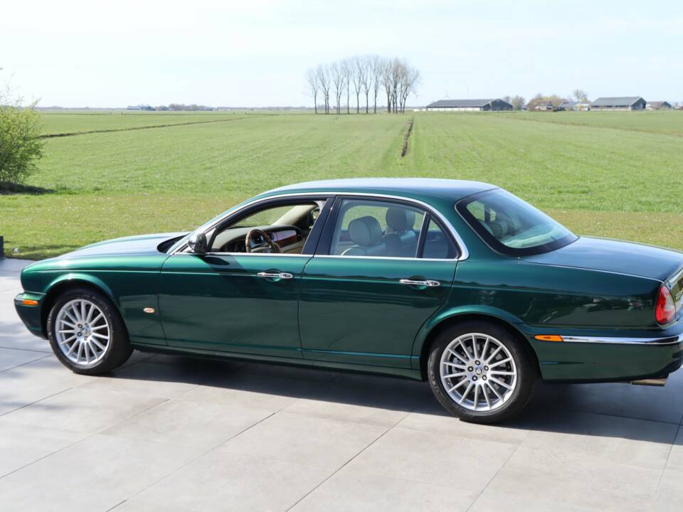 Imagen 43/50 de Jaguar XJ 8 4.2 (2006)