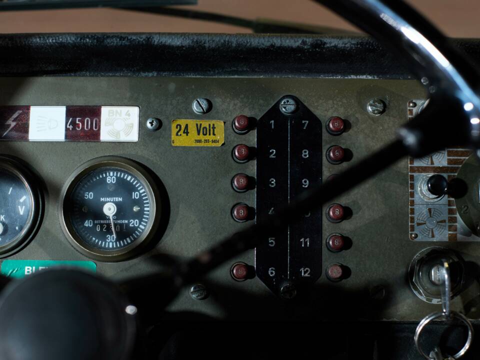 Image 43/68 of Steyr-Puch Pinzgauer 710 K (1973)