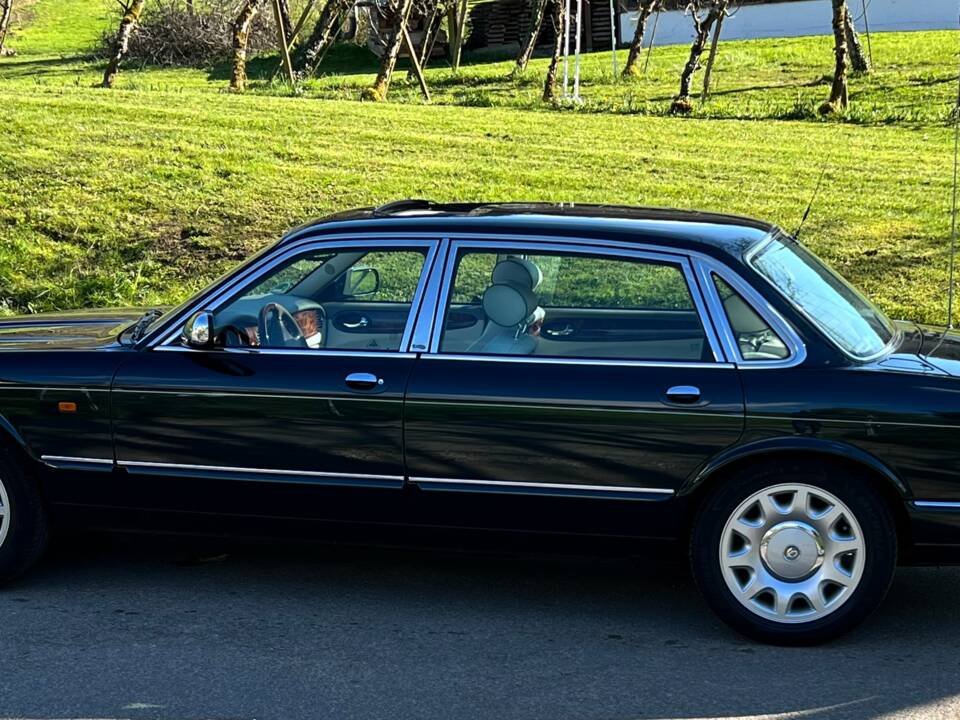 Bild 5/7 von Daimler Super V8 (1998)