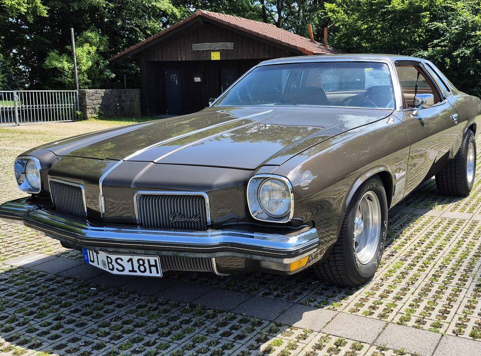 Image 3/8 of Oldsmobile Cutlass Supreme (1973)